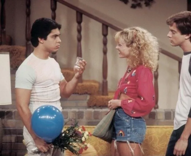 Ох уж эти 70-е (1998) в хорошем качестве через торрент Ох уж эти 70-е (1998) сериал в хорошем качестве через торрент