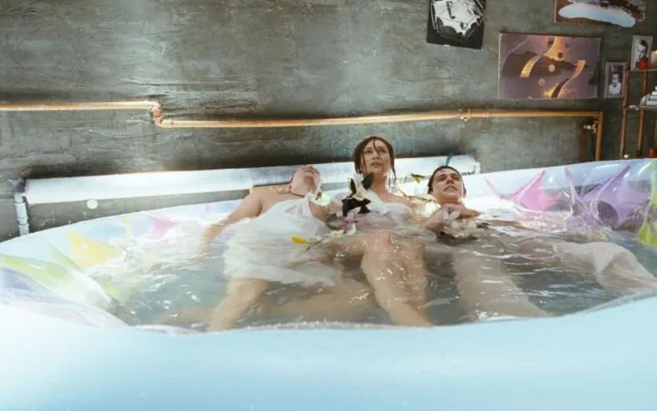 Закрытые пространства (2008) через торрент скачать Закрытые пространства (2008) фильм через торрент скачать