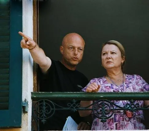 Наша безумная жизнь (2005) через торрент бесплатно Наша безумная жизнь (2005) фильм через торрент бесплатно