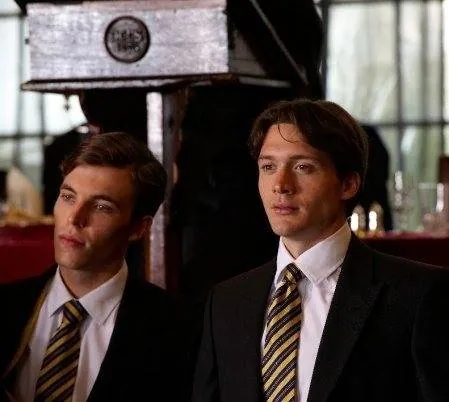 Троица (2009) через торрент бесплатно Троица (2009) сериал через торрент бесплатно