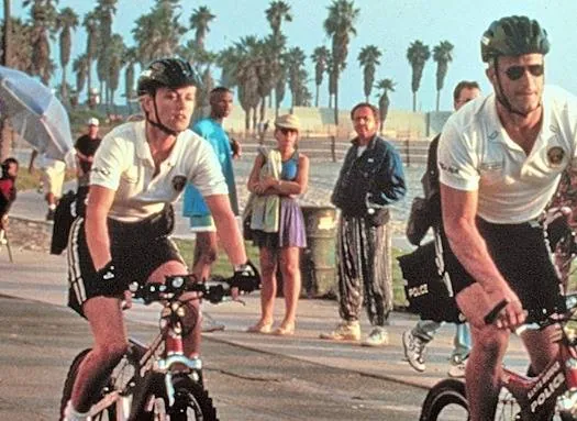 Полицейские на велосипедах (1996) через торрент бесплатно Полицейские на велосипедах (1996) сериал через торрент бесплатно