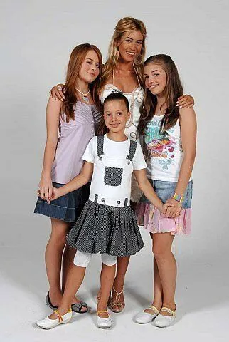 Селена / Selena (2006) сериал скачать через торрент в хорошем качестве