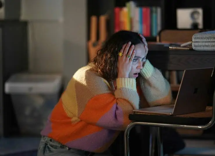 Квартира на двоих (2022) через торрент скачать Квартира на двоих (2022) сериал через торрент скачать