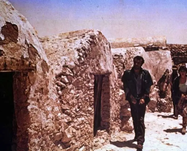 Крест Сахары (1977) через торрент бесплатно Крест Сахары (1977) фильм через торрент бесплатно