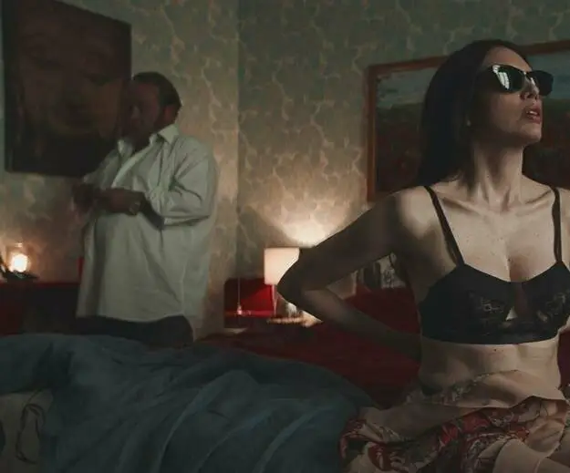 Тёмные очки (2021) через торрент скачать Тёмные очки (2021) фильм через торрент скачать