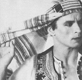 Валентино (1977) через торрент скачать Валентино (1977) фильм через торрент скачать