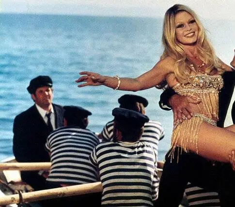 Ромовый бульвар (1971) через торрент скачать Ромовый бульвар (1971) фильм через торрент скачать