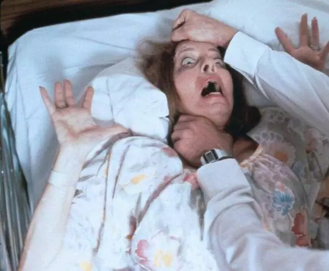 Часы посещения (1982) через торрент скачать Часы посещения (1982) фильм через торрент скачать