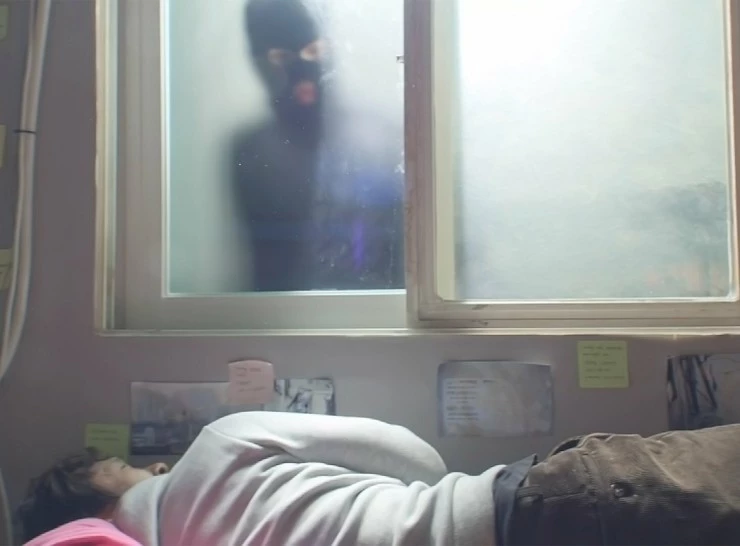 В одиночку (2015) через торрент скачать В одиночку (2015) фильм через торрент скачать