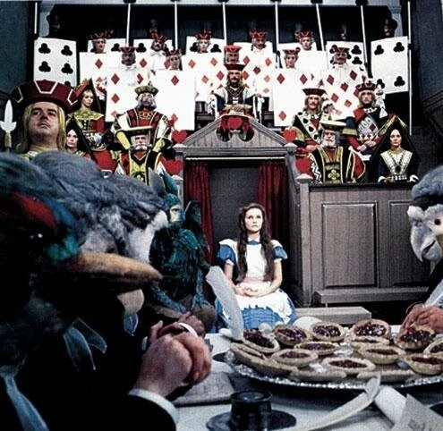 Приключения Алисы в стране чудес (1972) через торрент бесплатно Приключения Алисы в стране чудес (1972) фильм через торрент бесплатно